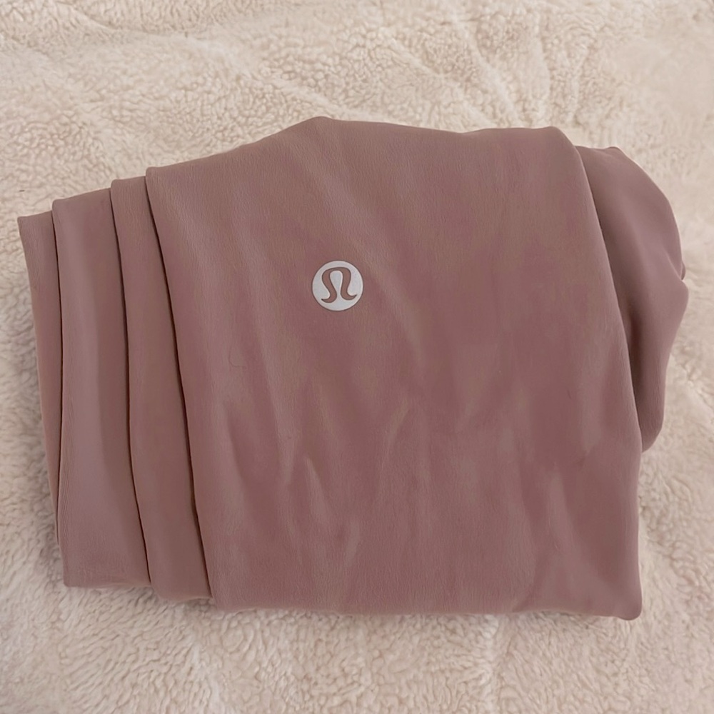 Selling lulu dusty pink leggings! 🌸